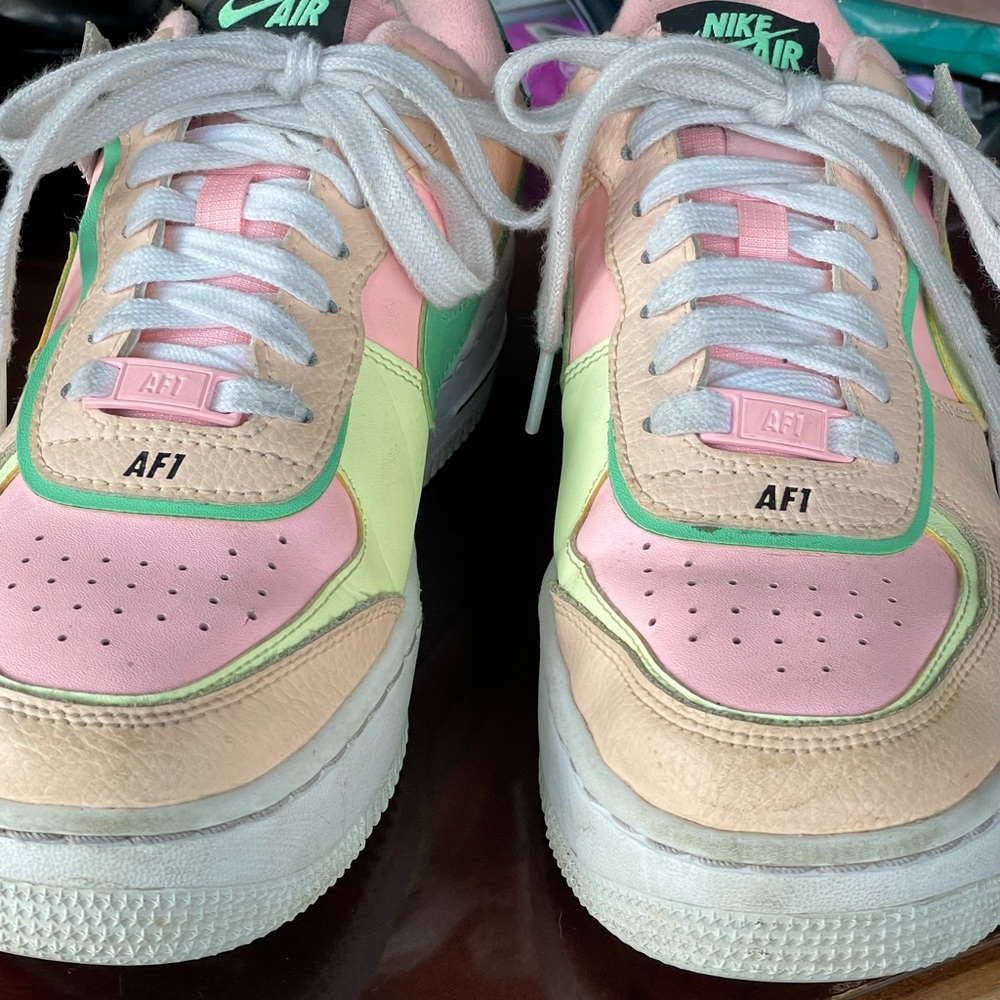 Air Force 1 Custom Women’s Shoes Size 7.5. Gently worn. good used condition.